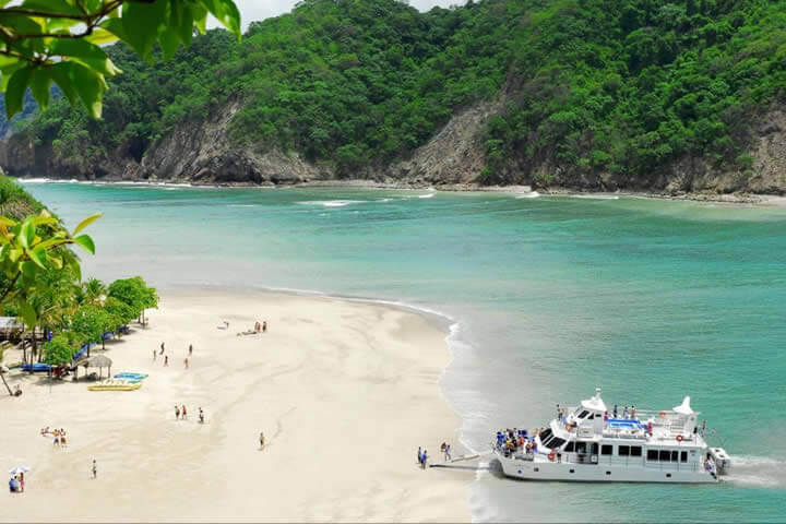 Tortuga Island Cruise and activities